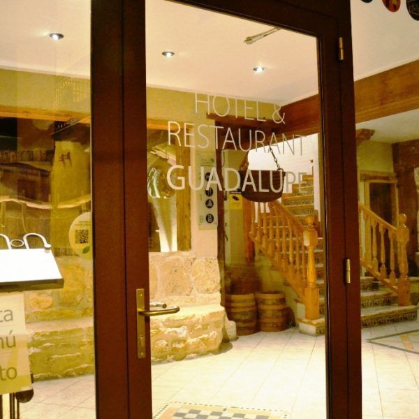 Puerta-hotel posada guadalupe-matarranya-teruel-motorland 2