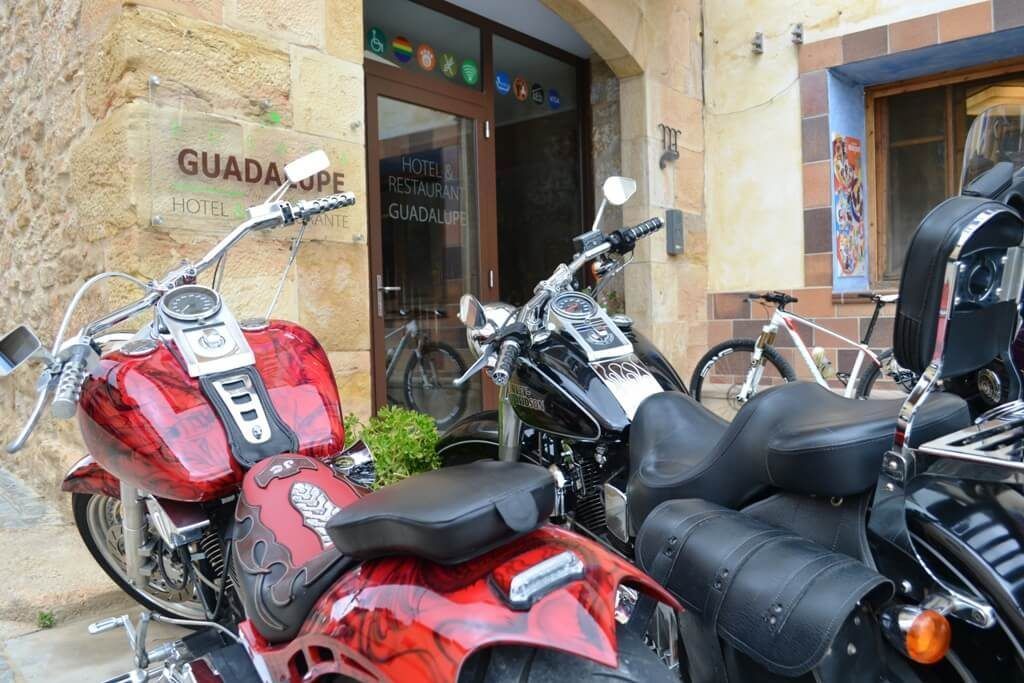 Hotel bar restaurante Guadalupe rutas moteras Matarraña Teruel Castellon Taragona