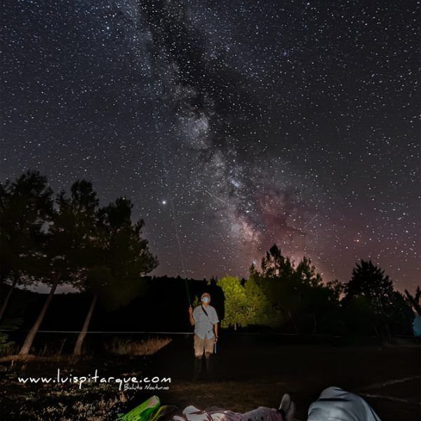 Observers under the Milky Way in Monroyo dark sky Spain photo by Luis Pitarque